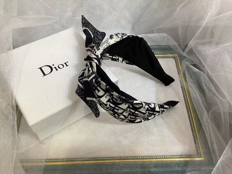 CHRISTIAN DIOR